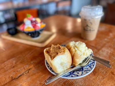 🍞 ขนมปังปิ้งเตาถ่าน. (ราคา 20 บาท)