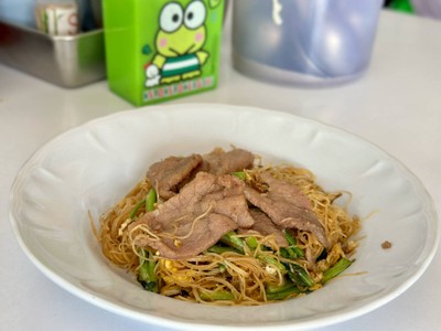 เส้นหมี่ผัดซือิ๊วใส่ไข่