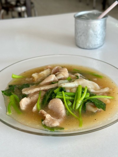 เส้นใหญ่ราดหน้า