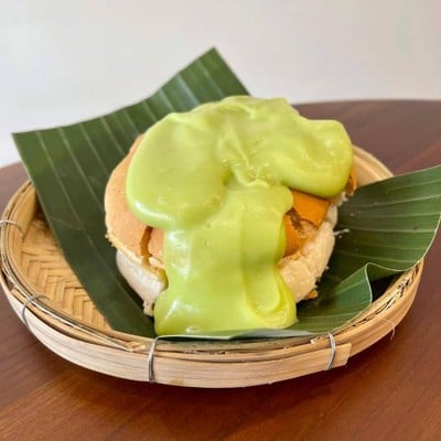 ขนมปังปิ้งสังขยาใบเตย