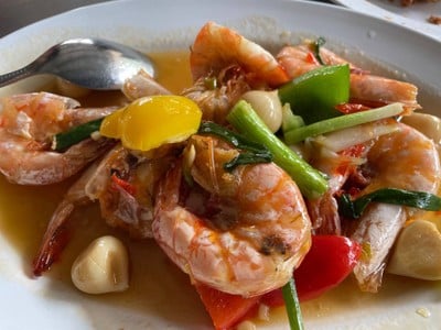 กุ้งผัดเปรี้ยวหวานกระเทียมโทน