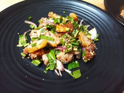 ลาบหมูกรอบ