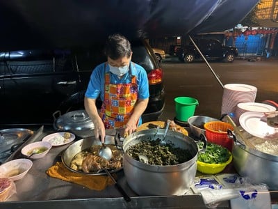 ข้าวขาหมูนายอุ๊ พลับพลาไชย