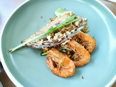 ผัดไทยเส้นจันทร์กุ้งสด+หัวปลีทอด