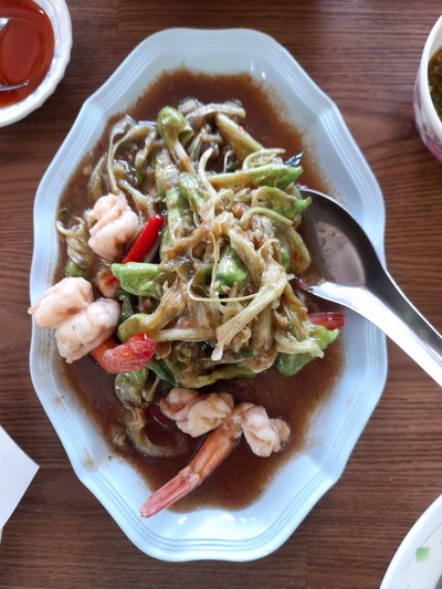 ดอกแคผัดกะปิกุ้งสด