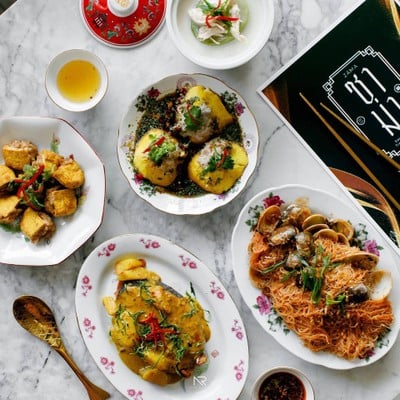 ปูม้านิ่มผัดพริกแกงใต้ หมี่ผัดซอสXOหอยตลับ เต้าหู้นึ่งแต้จิ๋ว