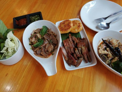 อาหาร หรือ เครื่องดื่ม