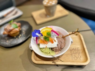 🍧 Ice Cream feat.Fruit (Price 50 Baht.)