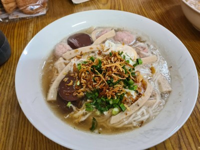 ก๋วยจั๊บญวนพิเศษใส่ไข่