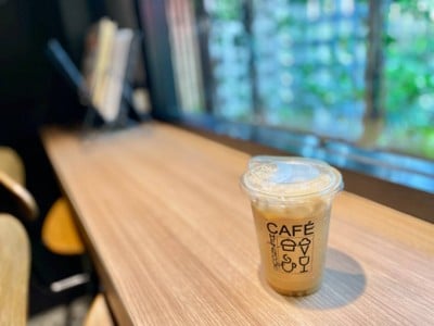 ☕️ Iced Latte. (Price 80 Baht.)