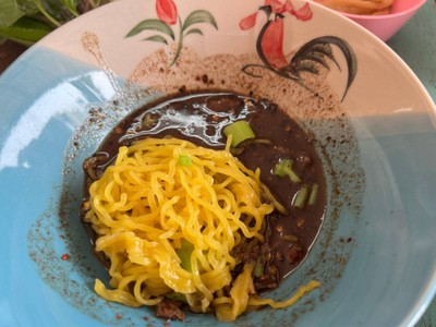บะหมี่เนื้อน้ำตก