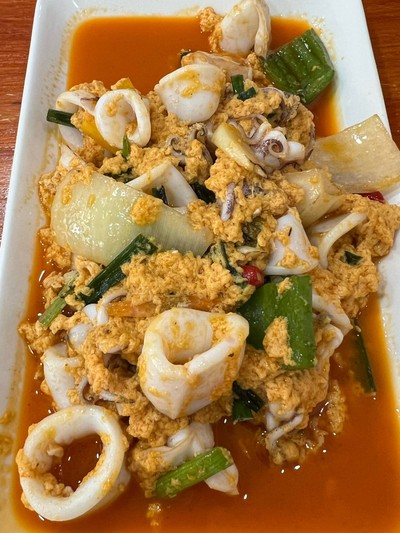หมึกผัดผงกะหรี่