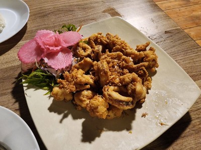 ปลาหมึกทอดกระเทียม