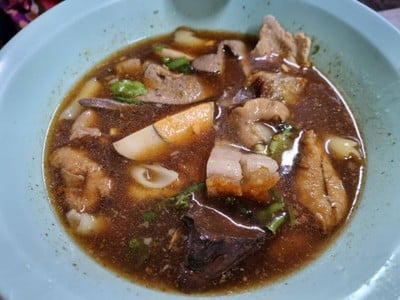 ก๋วยจั๊บยืนพื้น(สี่แยกพรานนก) -