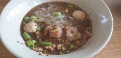 เส้นเล็กต้มยำหมู