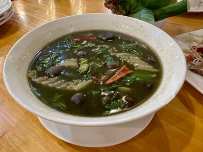 แกงผักหวาน เห็ดเผาะ ไข่มดแดง