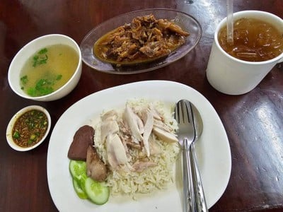 เมนูของร้าน ข้าวมันไก่เจ๊ยี วัดสระเกศ (ภูเขาทอง)