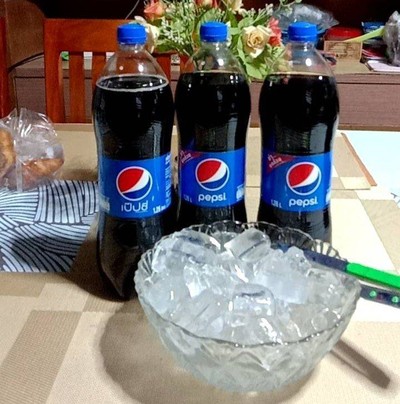 อาหาร หรือ เครื่องดื่ม