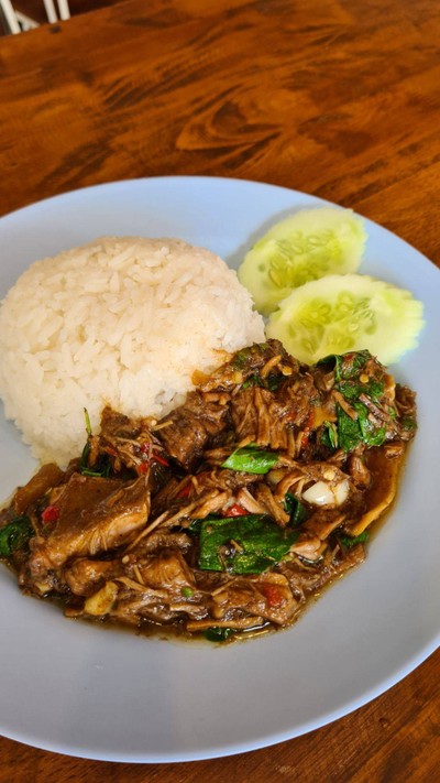 ข้าวกะเพรา เนื้อตุ๋น