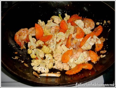 วิธีทำ กุ้งผัดบร็อกโคลี่กับดอกกะหล่ำ