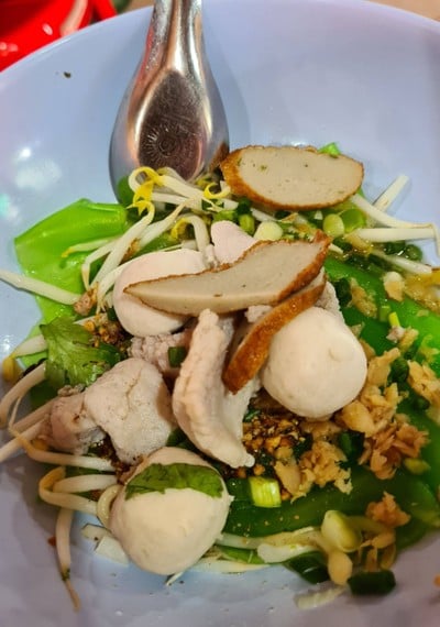 เส้นเซี่ยงไฮ้แห้งต้มยำ