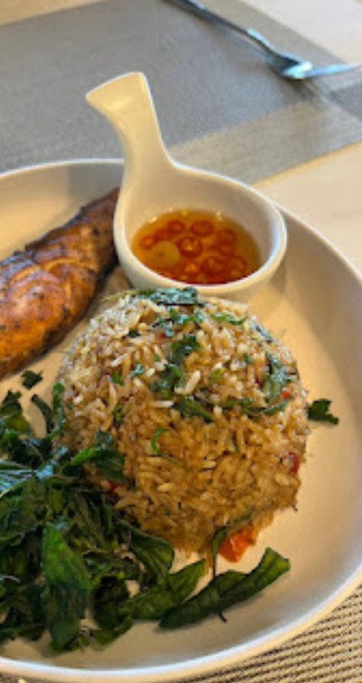 ข้าวกะเพราแซลม่อน
