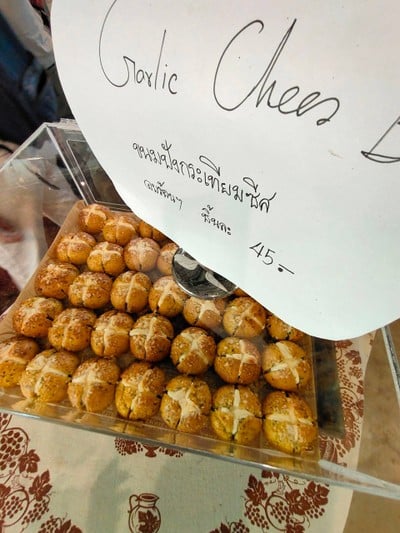 ขนมปังกระเทียมขีส