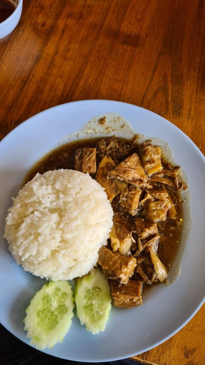 ข้าวหน้าเนื้อตุ๋น