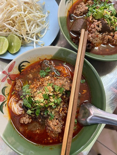 ขนมจีนน้ำเงี้ยวหมู กลาง
