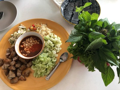 แหนมเนือง