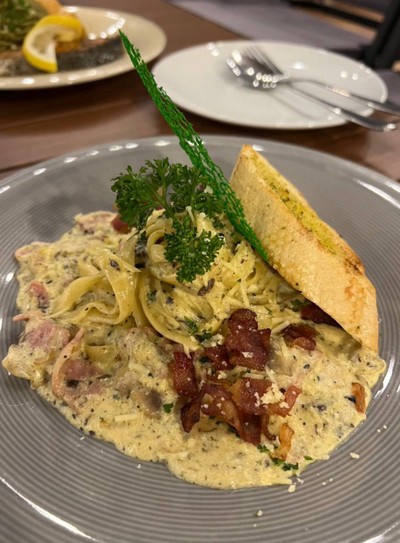 พาสต้าคาร์โบนาร่าซอสทรัฟเฟิล