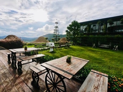 At Tree Resort & Restaurant