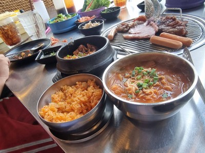 อาหาร หรือ เครื่องดื่ม