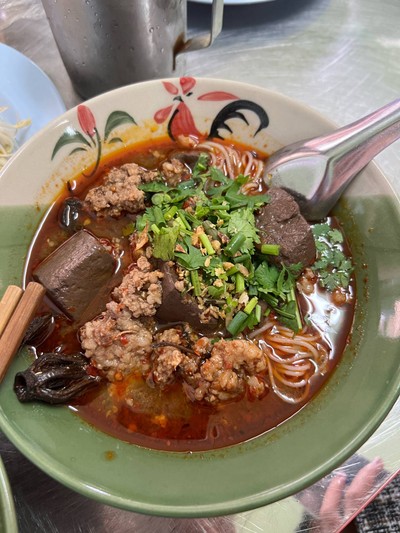 ขนมจีนน้ำเงี้ยวหมู กลาง