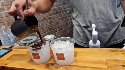 อาหาร หรือ เครื่องดื่ม