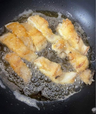 วิธีทำ ปลาผัดขึ้นฉ่าย แบบทอด 