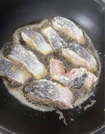 วิธีทำ ปลาผัดขึ้นฉ่าย แบบทอด 