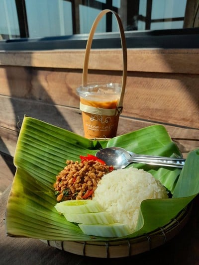 อาหาร หรือ เครื่องดื่ม