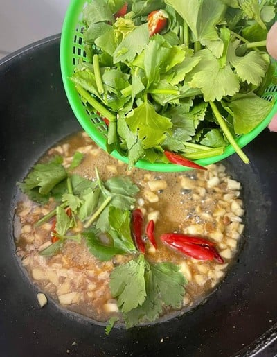 วิธีทำ ปลาผัดขึ้นฉ่าย แบบทอด 