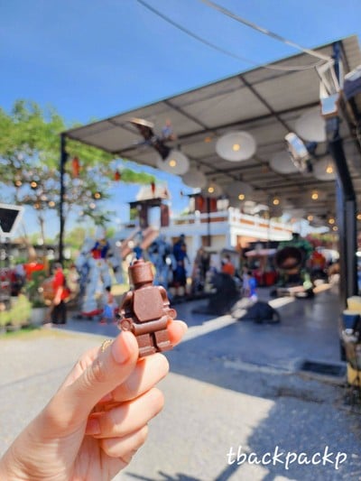 บรรยากาศ บ้านหุ่นเหล็ก