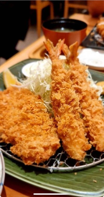 ชุดสันในหมูทอด+กุ้งทอด 2 ตัว