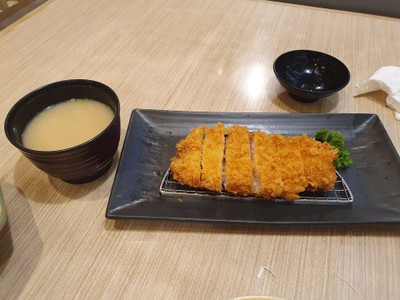 ชุดทงคัทสึสันใน (กลาง)