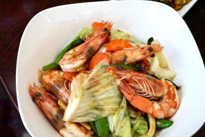 ผัดผักรวมกุ้ง