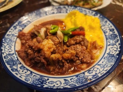 หมูสับผัดกะปิดอกแคไข่เจียว