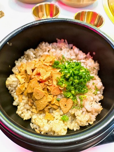 ข้าวผัดเนยฝรั่งเศส กระเทียมกรอบ