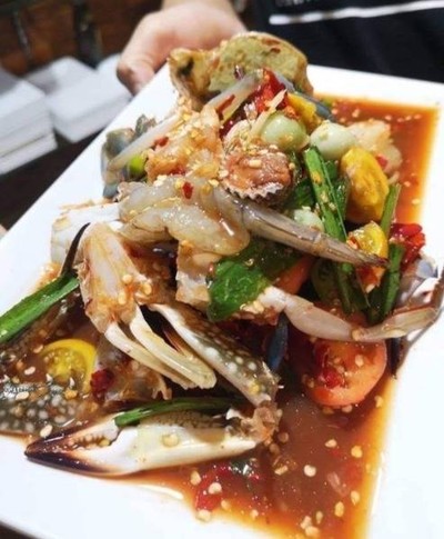 อาหาร หรือ เครื่องดื่ม