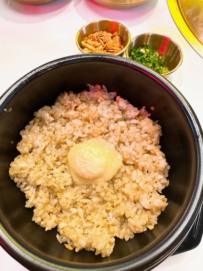 ข้าวผัดเนยฝรั่งเศส กระเทียมกรอบ