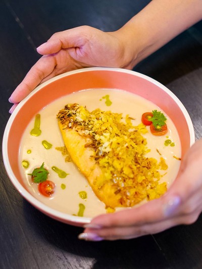 แซลม่อนย่างมะพร้าว ซอสต้มข่า