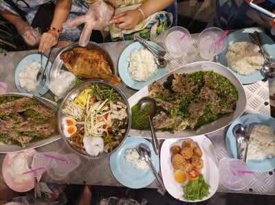 อาหาร หรือ เครื่องดื่ม