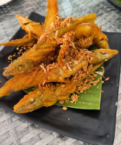 ปลาทรายทอดขมิ้น